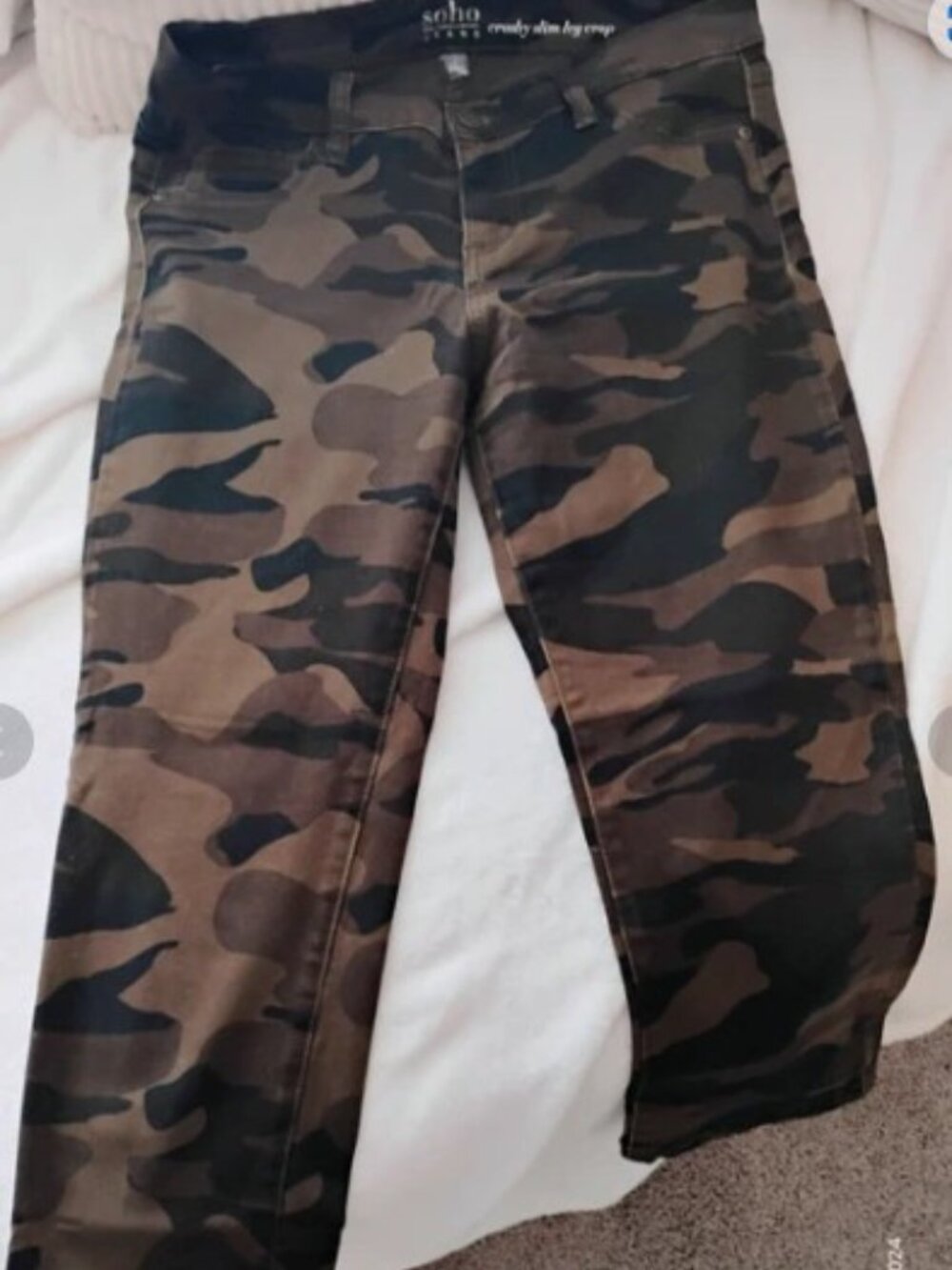 Soho NY & Co Camo Slim Leg Crop Jeans – Size 6